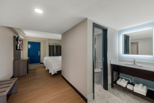 Red Roof PLUS+ & Suites Virginia Beach – Seaside 