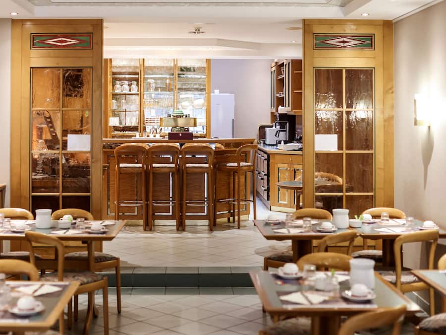 Café da manhã com buffet todos os dias mediante uma taxa