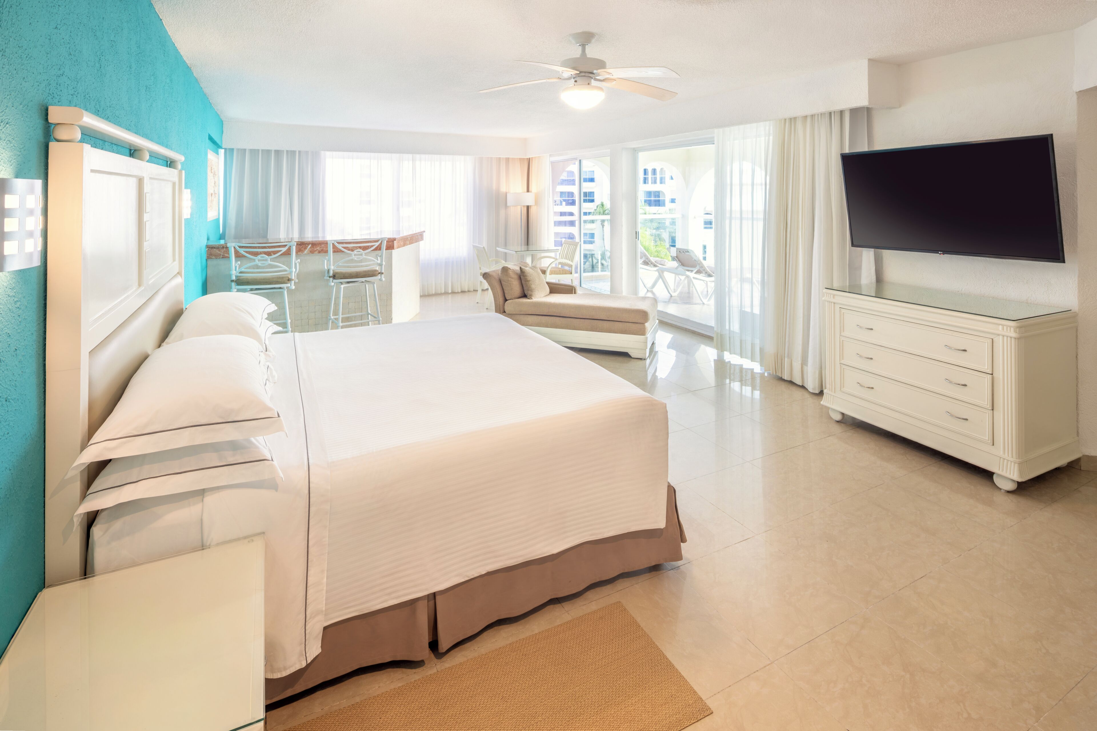Suite Studio Junior, bain à remous, vue océan | Articles gratuits dans le mini-bar, coffres-forts dans les chambres