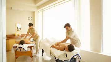 Un sauna, una bañera de hidromasaje, baño turco/hammam