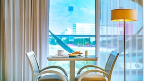 1 habitación y artículos del minibar gratis