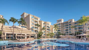 Hồ bơi ngoài trời, mở cửa từ 8:00 đến 20:00, dù/ô trên bãi biển/hồ bơi