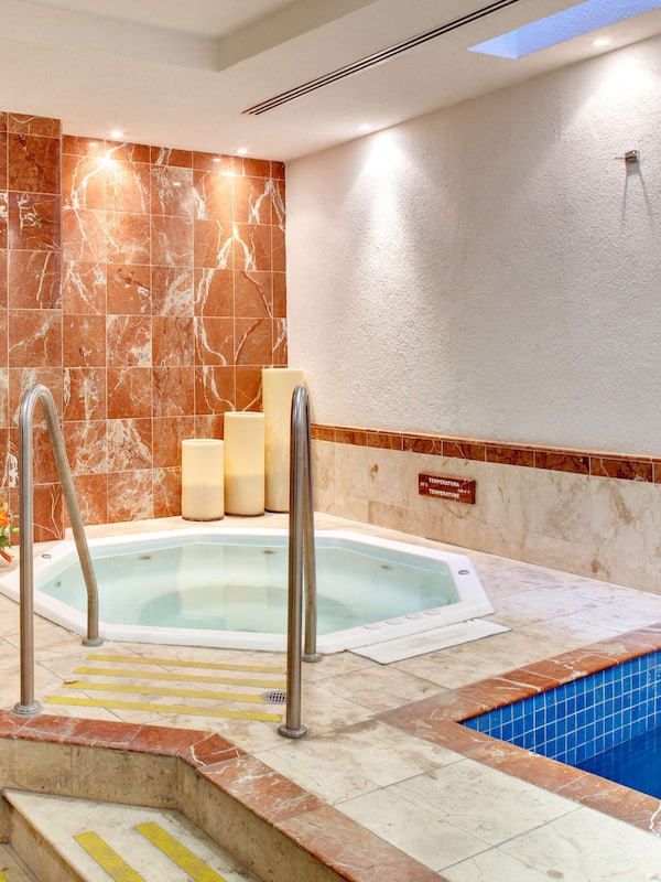 Sauna, hot tub, Turkish bath, body treatments, hot stone massages