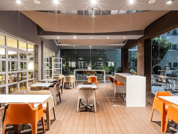 Breakfast, lunch and dinner served - Novotel Setubal (Setubal)