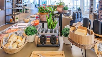 Der serveres morgenmad, frokost og aftensmad