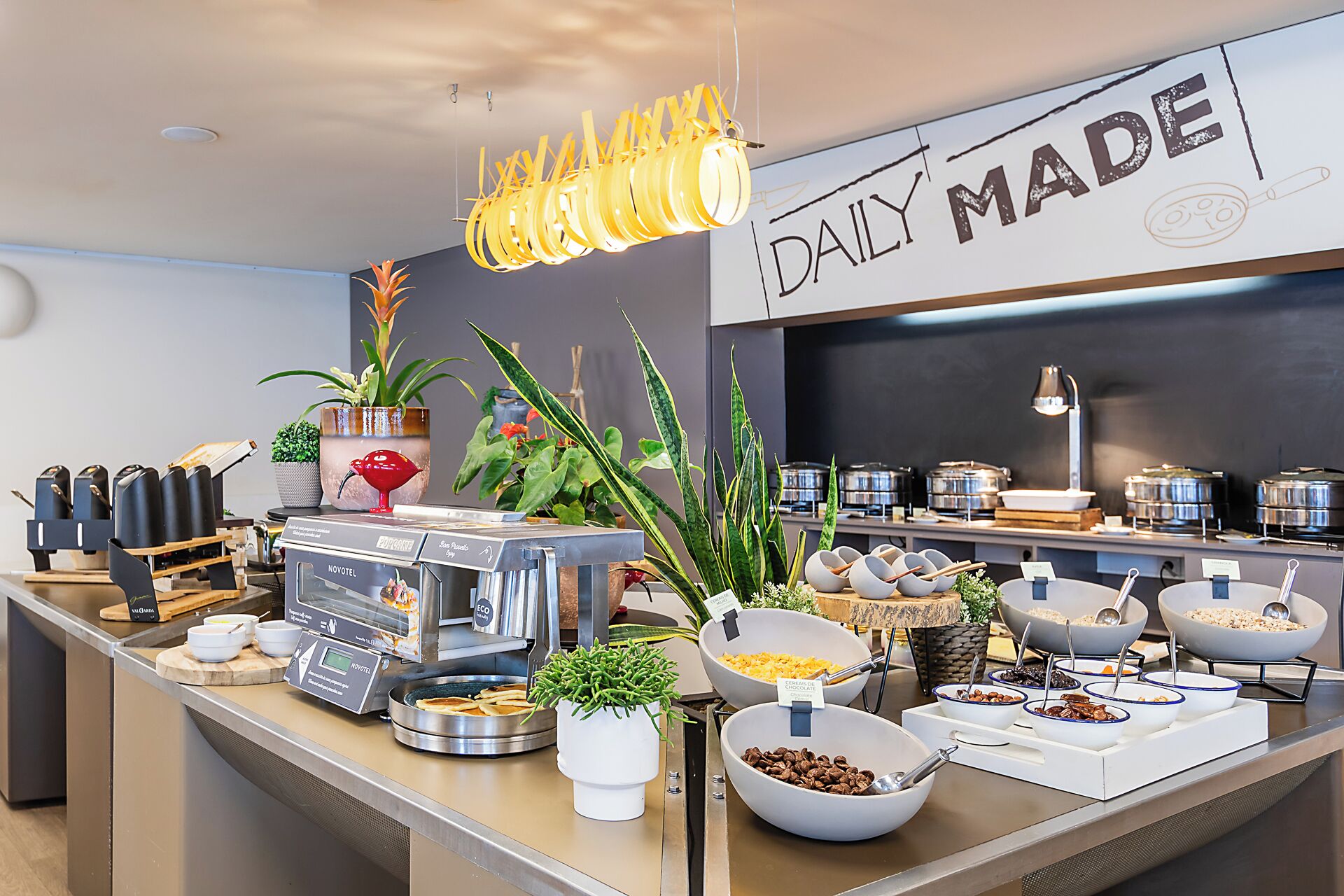 daily buffet breakfast for a fee