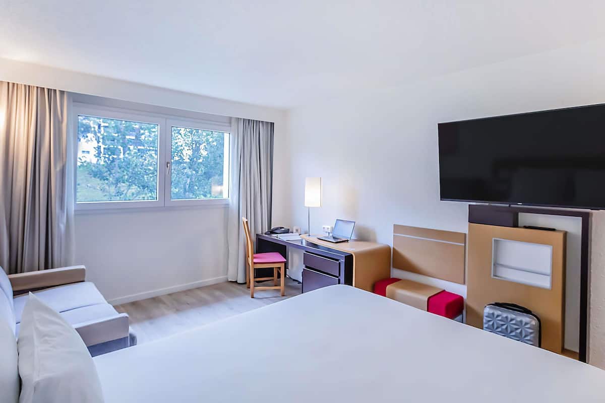1 chambre, minibar, coffre-fort, bureau