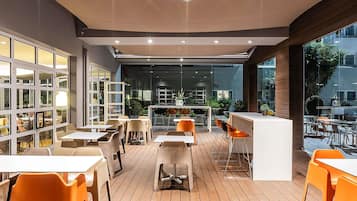 Café da manhã, almoço e jantar