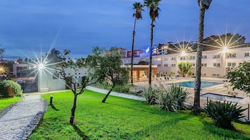 2 piscinas externas, guarda-sóis, espreguiçadeiras