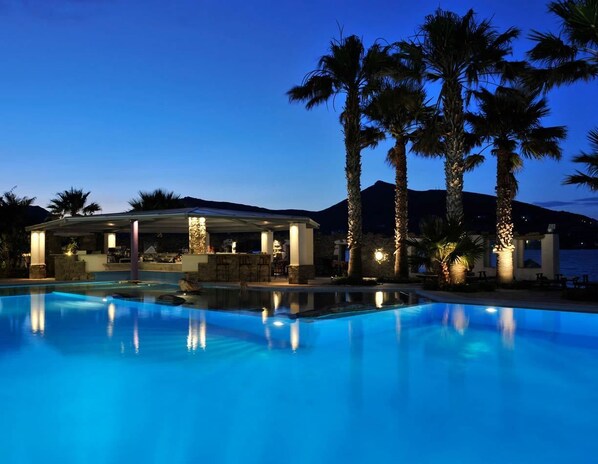 Poolside bar