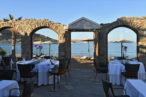 2 restaurants, breakfast, lunch, dinner served; Mediterranean cuisine 