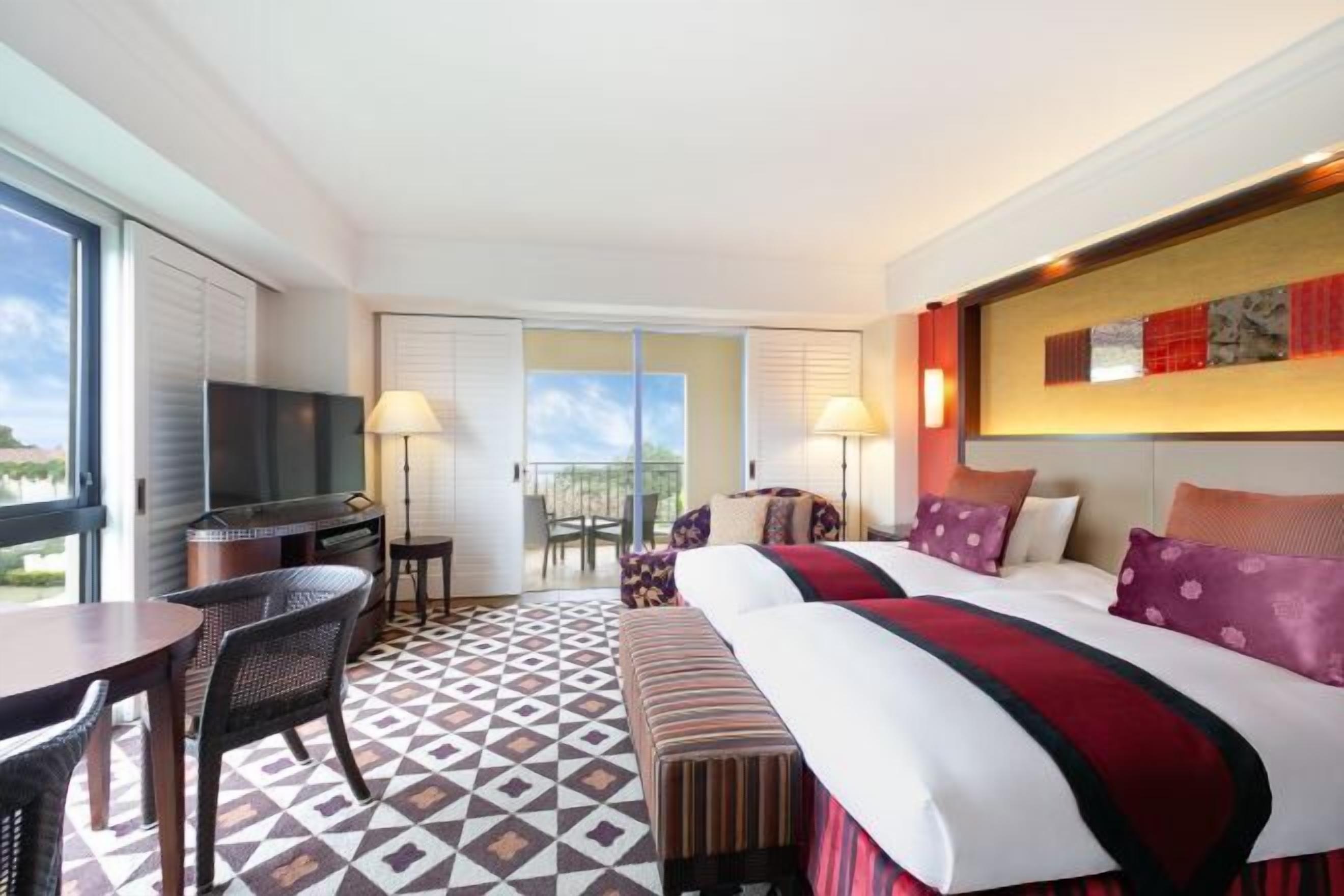 Premium bedding, down comforters, in-room safe, desk