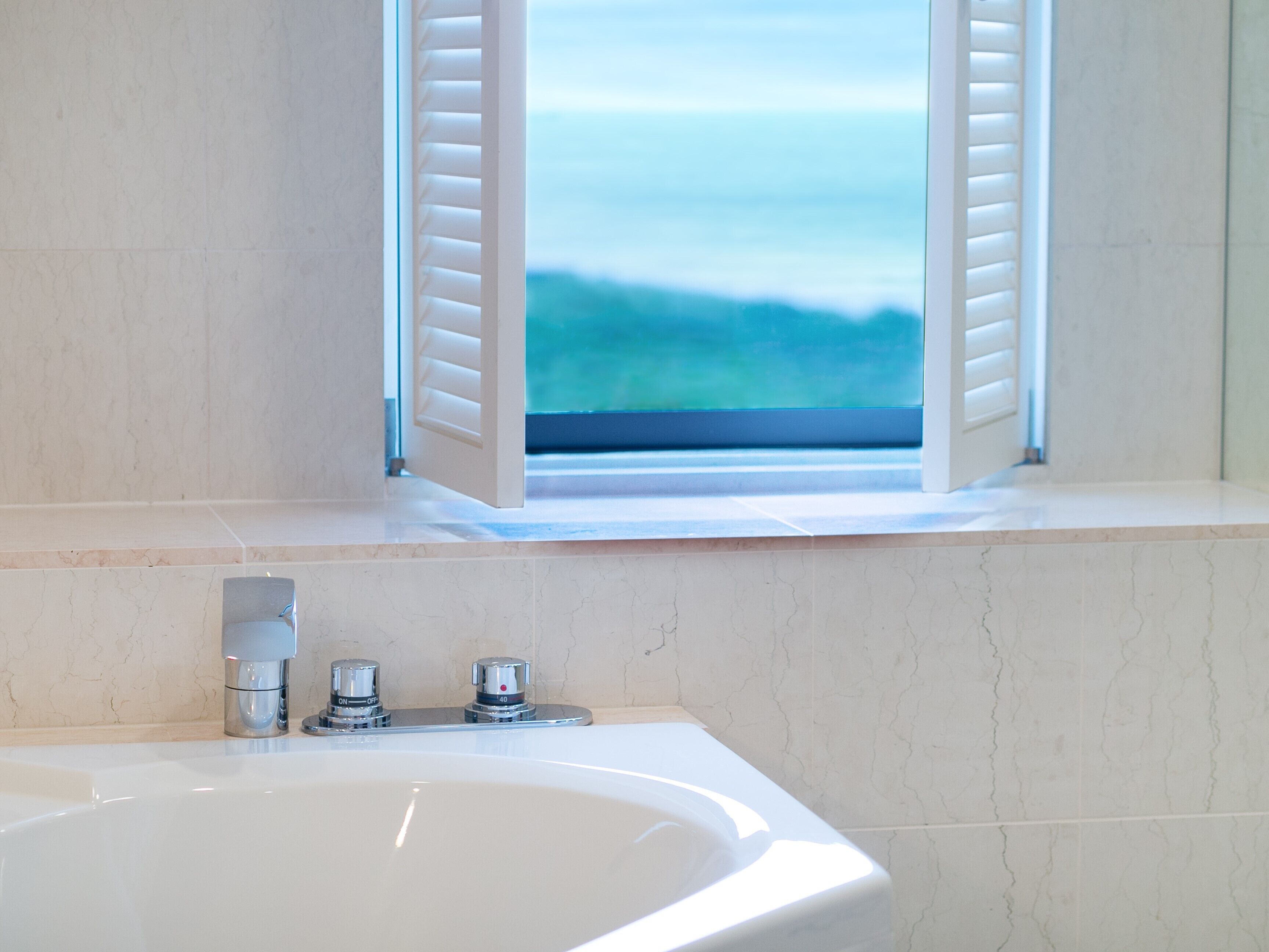 corner luxury twin, non smoking (taxi transfer between airport and hotel available) | bathroom | separate bathtub and shower, deep-soaking bathtub, free toiletries