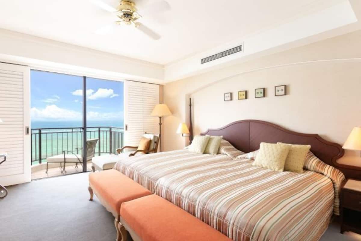 Premium bedding, down comforters, in-room safe, desk