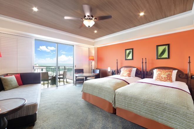 Premium bedding, down comforters, in-room safe, desk