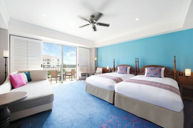 Premium bedding, down comforters, in-room safe, desk