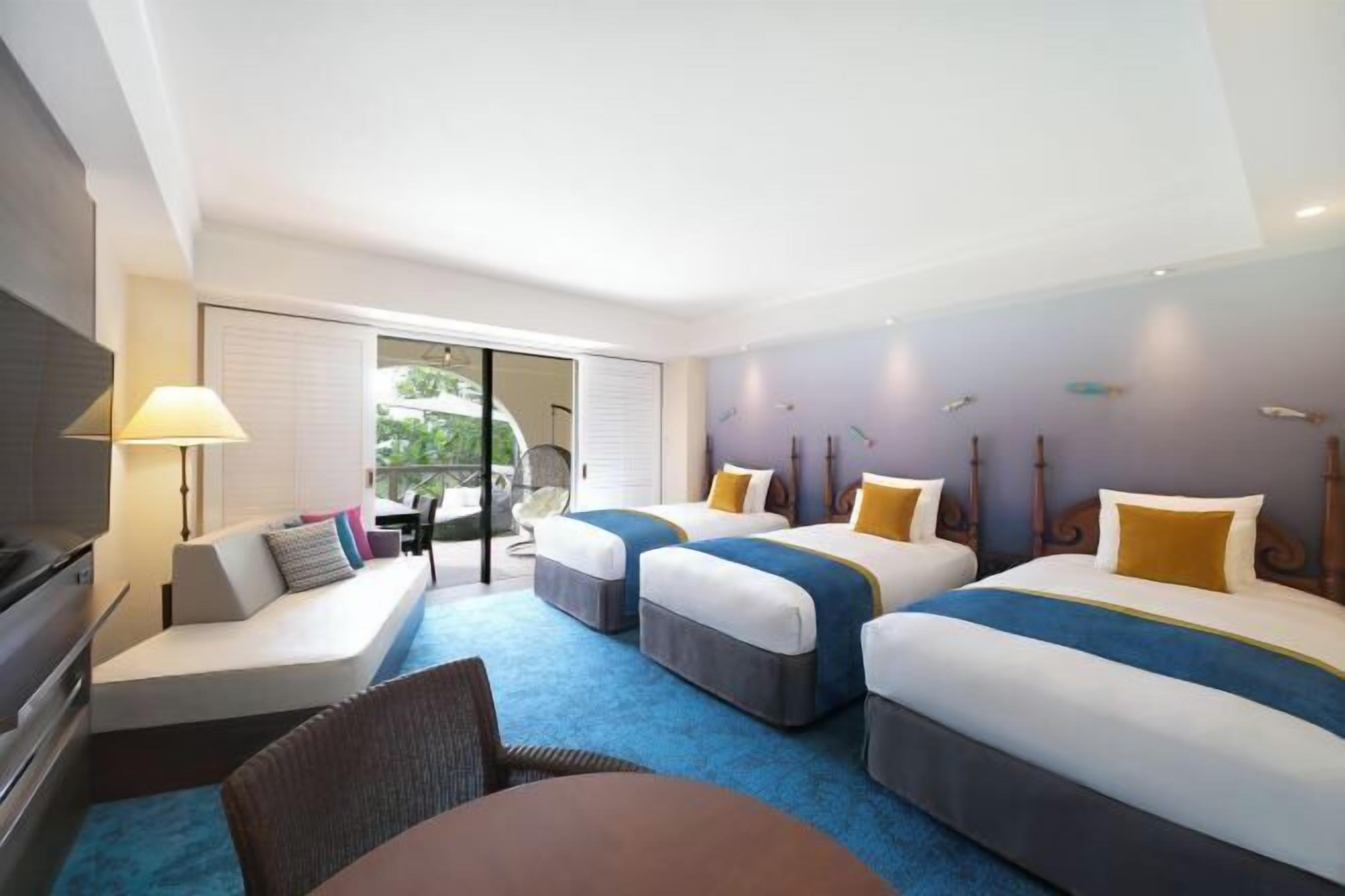 Premium bedding, down comforters, in-room safe, desk