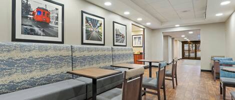 Déjeuner continental gratuit tous les jours