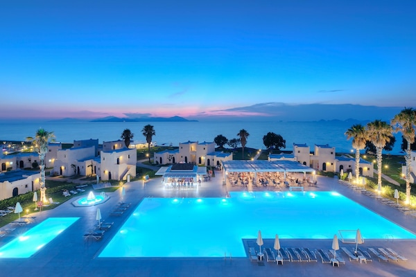 4 outdoor pools, open 10:00 AM to 6 PM, pool umbrellas, sun loungers