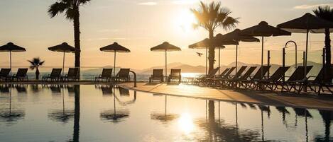 4 outdoor pools, open 10:00 AM to 6 PM, pool umbrellas, sun loungers