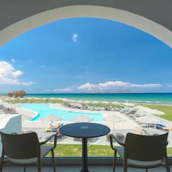 Bungalou prèmium, vistes al mar | 1 dormitori, caixa forta a l'habitació, escriptori i cortines opaques