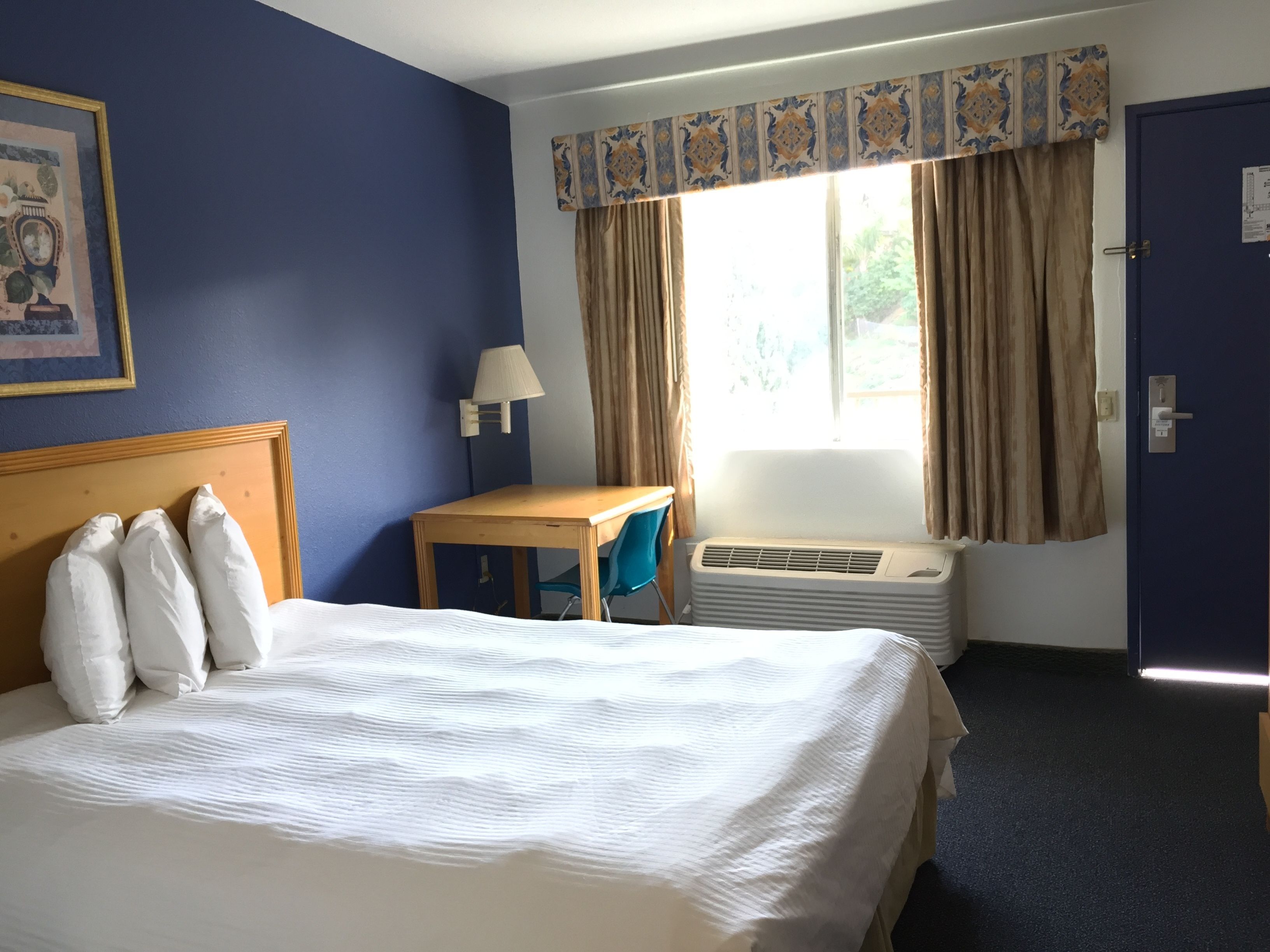 deluxe room, 1 king bed | desk, blackout curtains, rollaway beds, free wifi