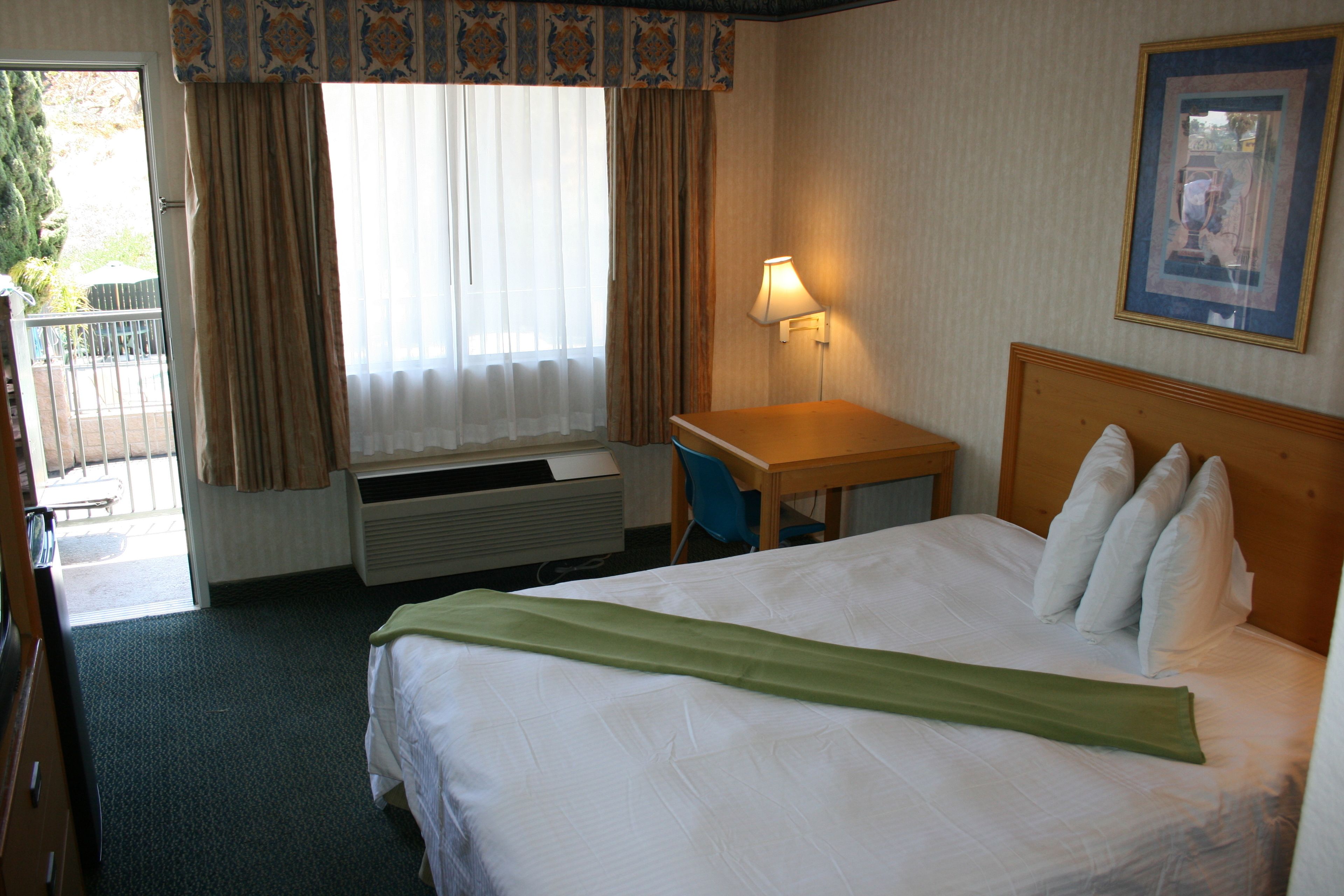 deluxe room, 1 king bed | desk, blackout curtains, rollaway beds, free wifi