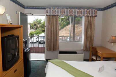 Bay Inn and Suites at Seaworld