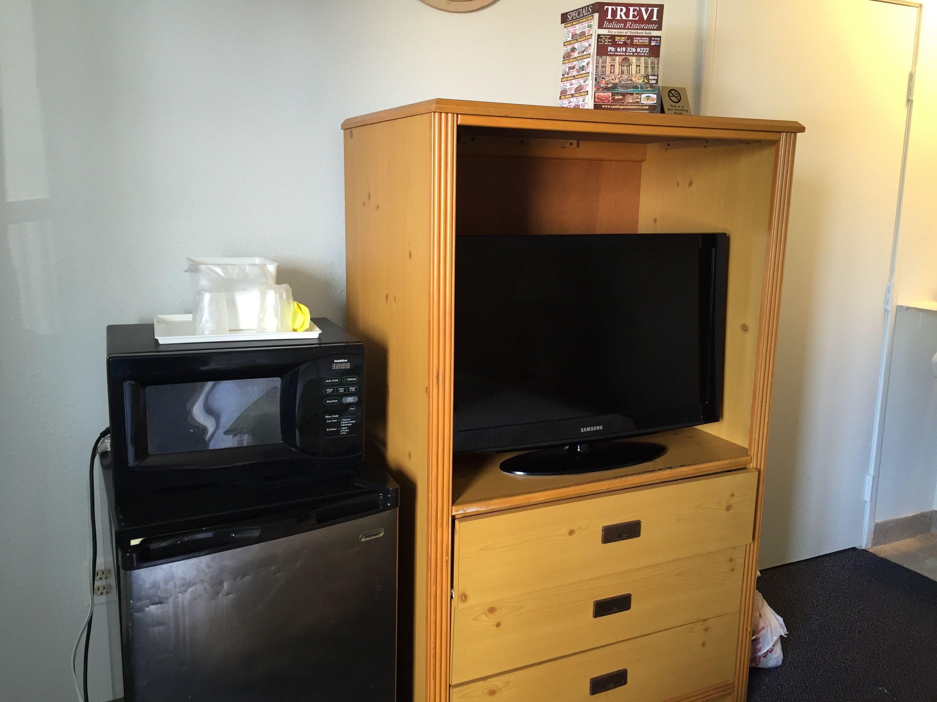 deluxe room, 1 king bed | mini fridge