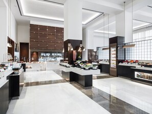 3 restaurants, breakfast, lunch, dinner served; Modern European cuisine 