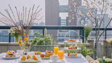 3 restaurants, breakfast, lunch, dinner served; Modern European cuisine