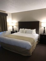 Escritorio, tabla de planchar con plancha, cunas gratuitas y wifi gratis