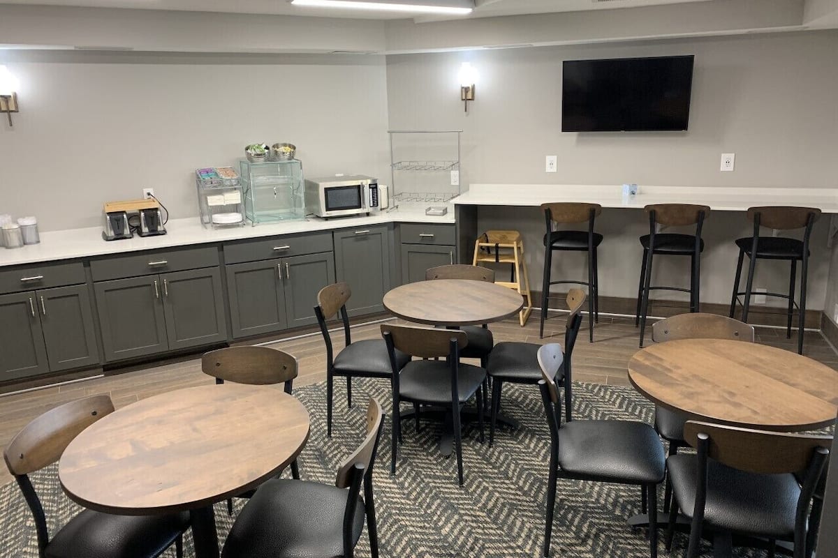 free daily continental breakfast