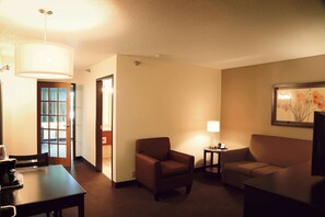 Deluxe Suite, 1 Bedroom, Non Smoking | Desk, iron/ironing board, free cribs/infant beds, free WiFi