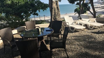 Nära stranden och strandbarer