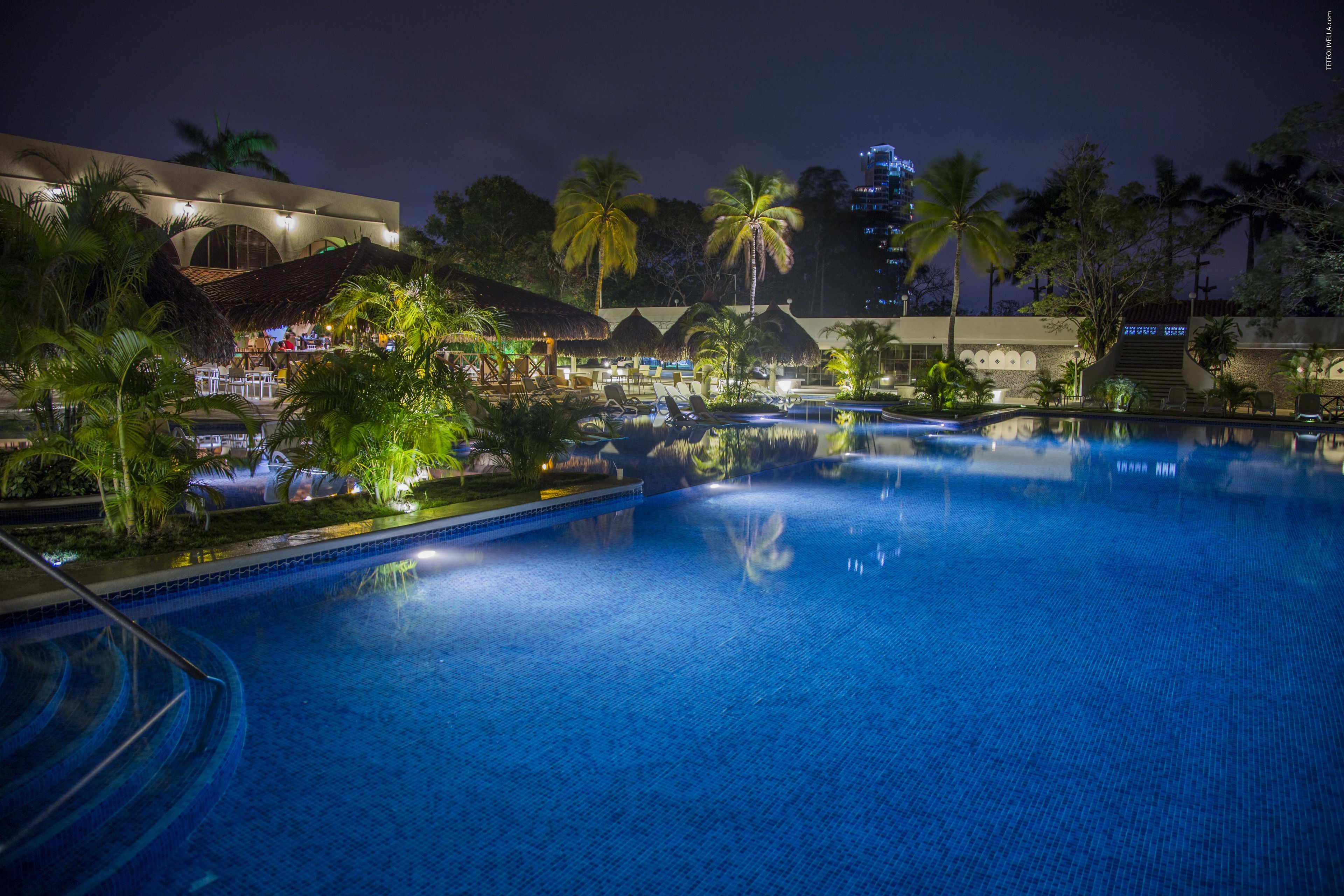 2 outdoor pools, pool umbrellas
