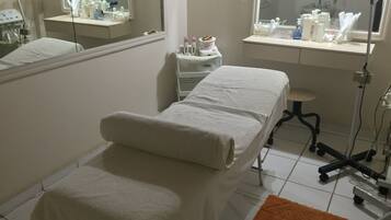 Sauna, hot tub, Turkish bath/hammam, body treatments, hydrotherapy