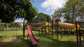 Children’s play area – outdoor