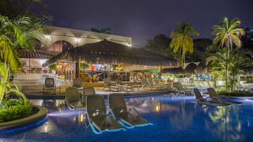 2 outdoor pools, pool umbrellas