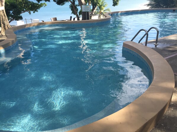 2 outdoor pools, pool umbrellas