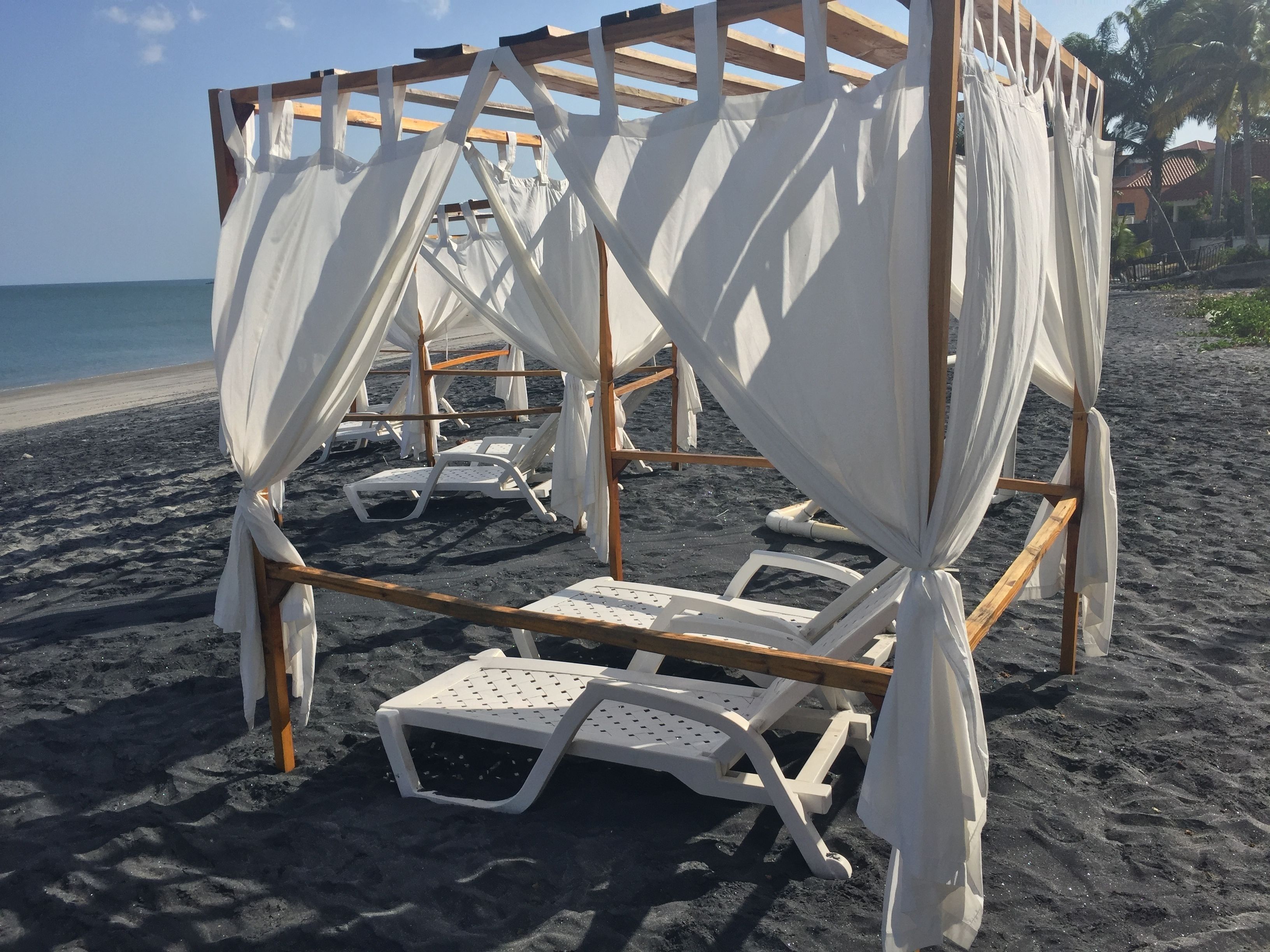 Beach nearby, beach bar