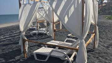 Beach nearby, beach bar