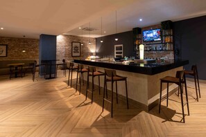 3 bars/lounges, swim-up bar, poolside bar