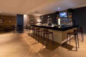 3 bars/lounges, swim-up bar, poolside bar