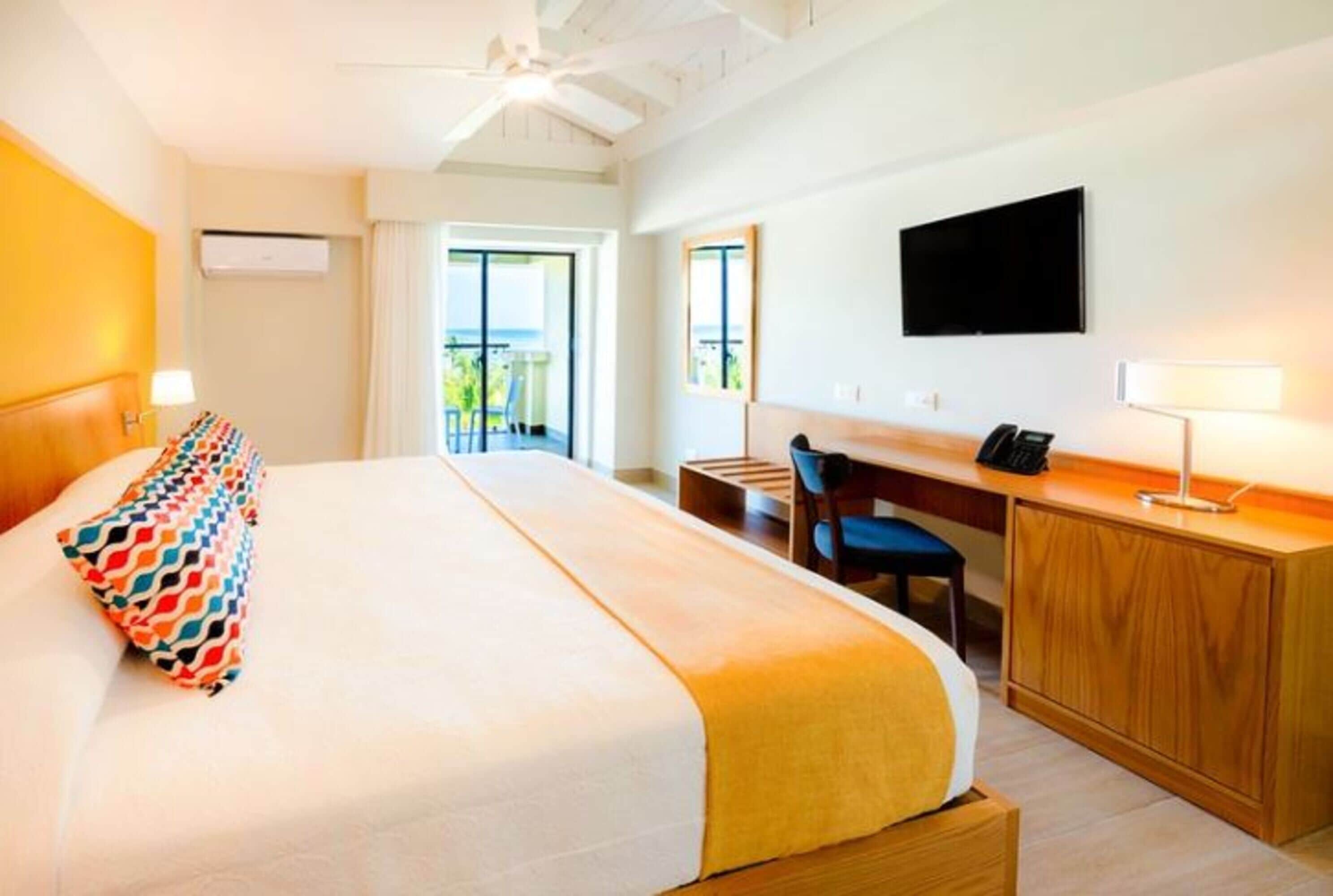 Premium bedding, in-room safe, desk, iron/ironing board