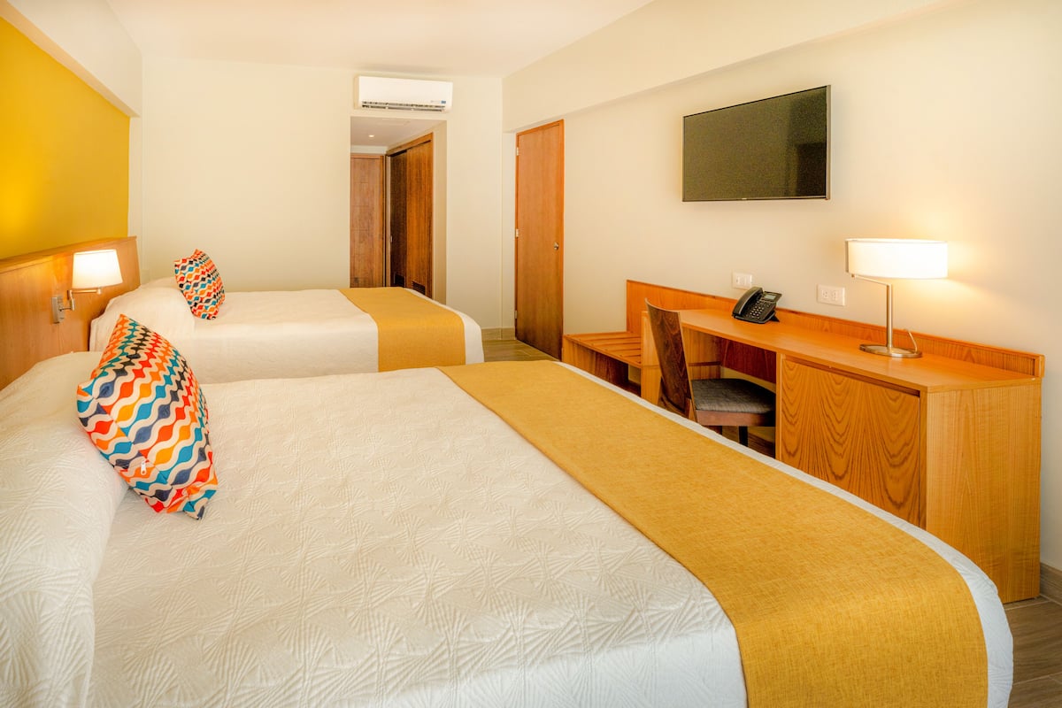 Premium bedding, in-room safe, desk, iron/ironing board