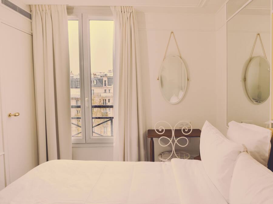 Quarto casal superior | Escrivaninha, quartos à prova de som, Wi-Fi de cortesia, roupa de cama