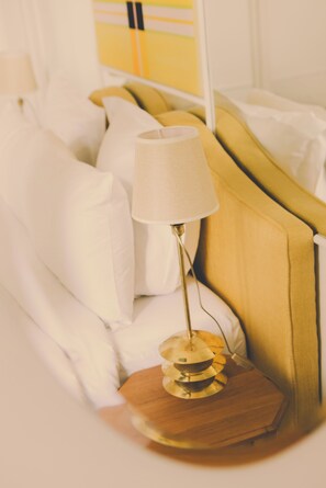 Desk, soundproofing, free WiFi, bed sheets - Hôtel Gaston (Paris)