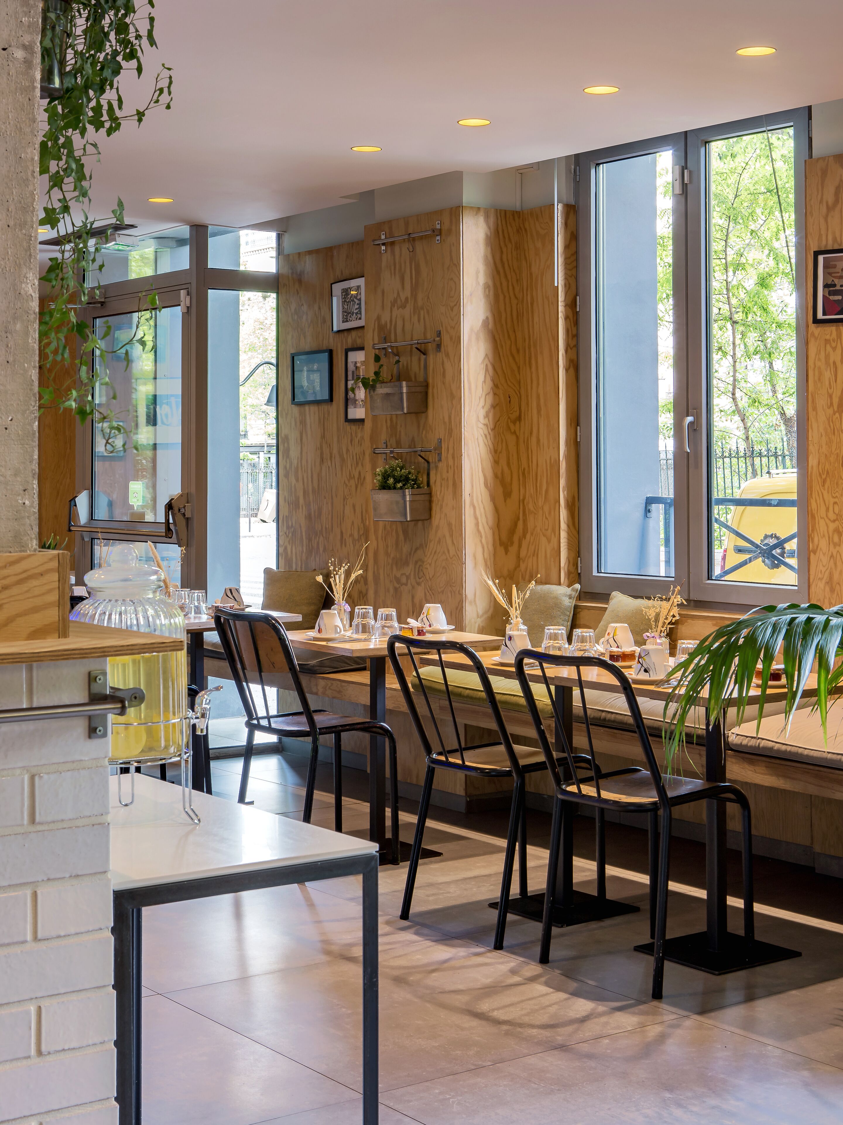 Se ofrece un desayuno bufé (15 EUR por persona)