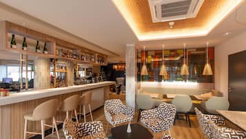 Tägliches Frühstücksbuffet (12.9 EUR pro Person)